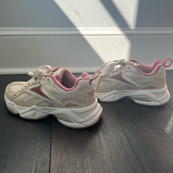 Reebok Royal Charge Running Shoes (size 7.5 W) - Picture 4 of 11